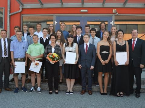 Unsere stolzen Absolventinnen und Absolventen ;)